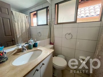 Casa en Venta en Santa Marta de Huechuraba 6950