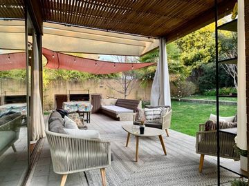 AMPLIA CASA EN CONDOMINIO LOS BRAVOS | EXCELENTE ORIENTACIÓN