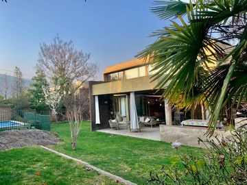 AMPLIA CASA EN CONDOMINIO LOS BRAVOS | EXCELENTE ORIENTACIÓN