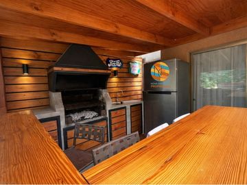CASA DE 2 PISOS, EN VENTA,  3D+2B+ PISCINA, LA FLORIDA.