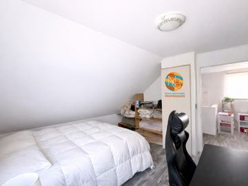 CASA DE 2 PISOS, EN VENTA,  3D+2B+ PISCINA, LA FLORIDA.