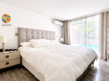 CASA DE 2 PISOS, EN VENTA,  3D+2B+ PISCINA, LA FLORIDA.