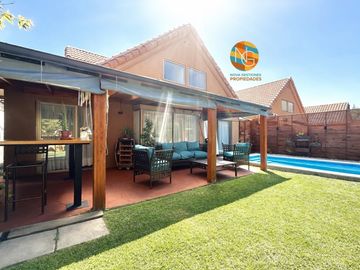 CASA DE 2 PISOS, EN VENTA,  3D+2B+ PISCINA, LA FLORIDA.