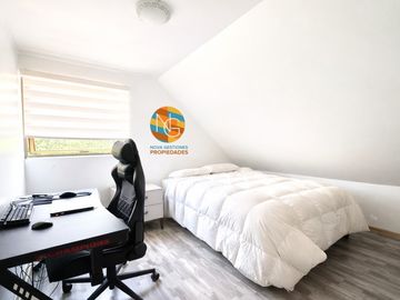 CASA DE 2 PISOS, EN VENTA,  3D+2B+ PISCINA, LA FLORIDA.