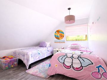 CASA DE 2 PISOS, EN VENTA,  3D+2B+ PISCINA, LA FLORIDA.