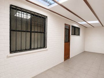 CASA ESQUINA CERCANA AL MALL TOBALABA,  EN PASAJE MISQUIHUE, PUENTE ALTO .