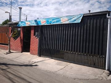 CASA ESQUINA CERCANA AL MALL TOBALABA,  EN PASAJE MISQUIHUE, PUENTE ALTO .