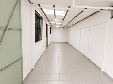 CASA ESQUINA CERCANA AL MALL TOBALABA,  EN PASAJE MISQUIHUE, PUENTE ALTO .