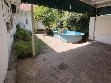VENTA DE CASA CON LOCAL AL FRENTE DE 3 DORMITORIOS EN FISHERTON