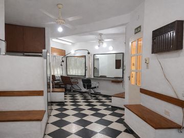 VENTA DE CASA CON LOCAL AL FRENTE DE 3 DORMITORIOS EN FISHERTON