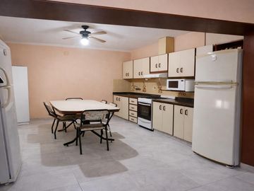 VENTA DE CASA CON LOCAL AL FRENTE DE 3 DORMITORIOS EN FISHERTON