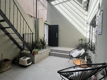 VENTA CASA DE PASILLO DE 3 DORMITORIOS CON PATIO Y TERRAZA – ZONA CENTRO