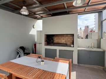 VENTA CASA DE PASILLO DE 3 DORMITORIOS CON PATIO Y TERRAZA – ZONA CENTRO