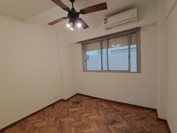 Departamento con patio en alquiler