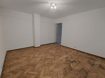Departamento con patio en alquiler