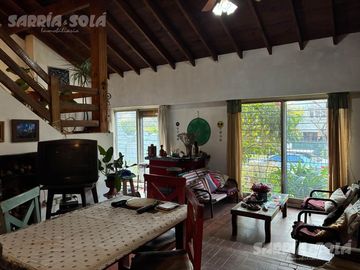 Casa de 4 ambientes en venta en Tigre con jardín, parrilla y balcón