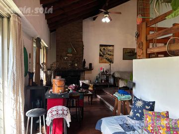 Casa de 4 ambientes en venta en Tigre con jardín, parrilla y balcón