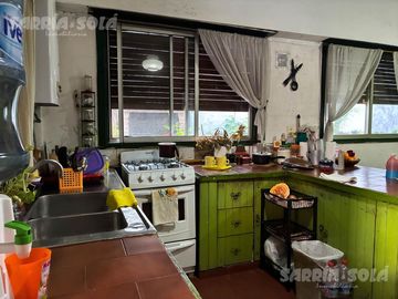 Casa de 4 ambientes en venta en Tigre con jardín, parrilla y balcón