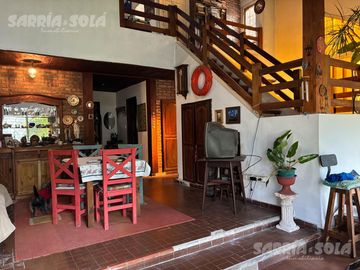 Casa de 4 ambientes en venta en Tigre con jardín, parrilla y balcón