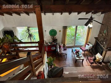 Casa de 4 ambientes en venta en Tigre con jardín, parrilla y balcón