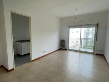 Departamento en  alquiler de 2 ambientes con balcón al frente - Wilde