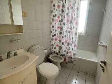 Departamento en  alquiler de 2 ambientes con balcón al frente - Wilde