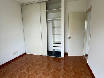 Departamento en  alquiler de 2 ambientes con balcón al frente - Wilde