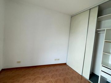 Departamento en  alquiler de 2 ambientes con balcón al frente - Wilde