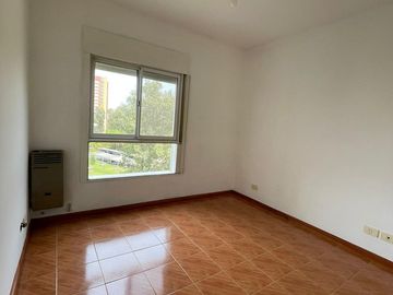 Departamento en  alquiler de 2 ambientes con balcón al frente - Wilde