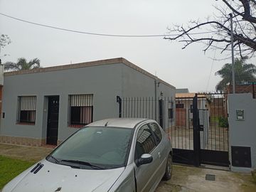 Casa en alquiler en Llavallol 3 ambientes