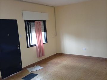 Casa en alquiler en Llavallol 3 ambientes