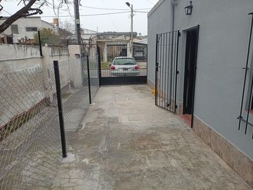 Casa en alquiler en Llavallol 3 ambientes