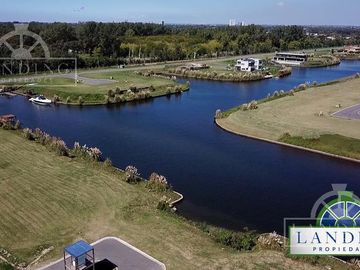 Lote al rio en la isla en Marinas H