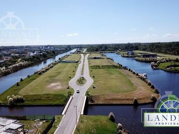 Lote al rio en la isla en Marinas H