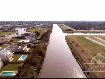 Lote al rio en la isla en Marinas H