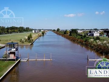 Lote al rio en la isla en Marinas H