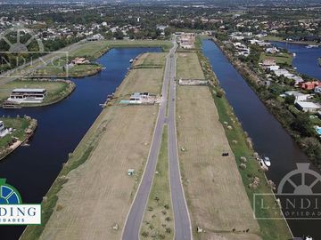 Lote al rio en la isla en Marinas H