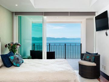 En Venta Departamento a Pie de Playa en Grand Venetian, Puerto Vallarta, Jalisco