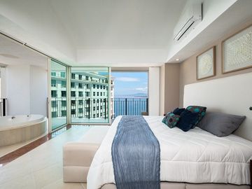 En Venta Departamento a Pie de Playa en Grand Venetian, Puerto Vallarta, Jalisco
