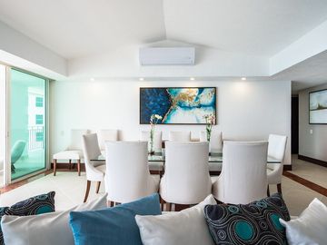 En Venta Departamento a Pie de Playa en Grand Venetian, Puerto Vallarta, Jalisco