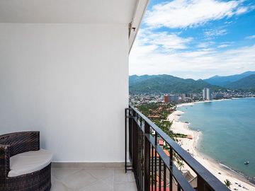 En Venta Departamento a Pie de Playa en Grand Venetian, Puerto Vallarta, Jalisco