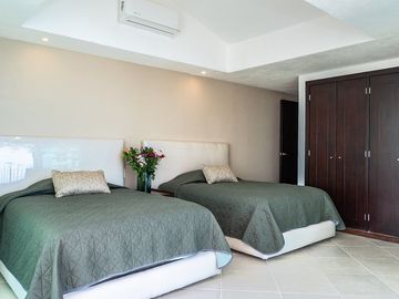 En Venta Departamento a Pie de Playa en Grand Venetian, Puerto Vallarta, Jalisco