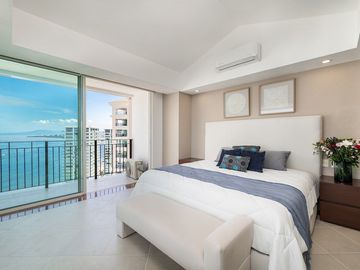 En Venta Departamento a Pie de Playa en Grand Venetian, Puerto Vallarta, Jalisco