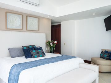 En Venta Departamento a Pie de Playa en Grand Venetian, Puerto Vallarta, Jalisco