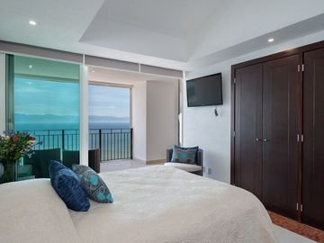 En Venta Departamento a Pie de Playa en Grand Venetian, Puerto Vallarta, Jalisco