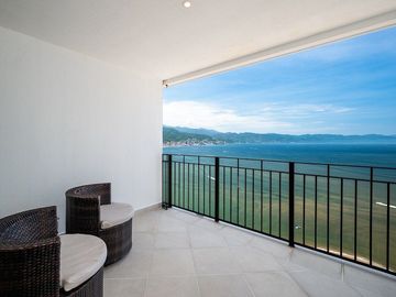 En Venta Departamento a Pie de Playa en Grand Venetian, Puerto Vallarta, Jalisco