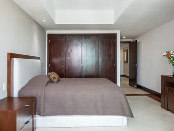 En Venta Departamento a Pie de Playa en Grand Venetian, Puerto Vallarta, Jalisco