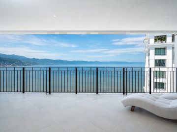 En Venta Departamento a Pie de Playa en Grand Venetian, Puerto Vallarta, Jalisco