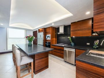 En Venta Departamento a Pie de Playa en Grand Venetian, Puerto Vallarta, Jalisco