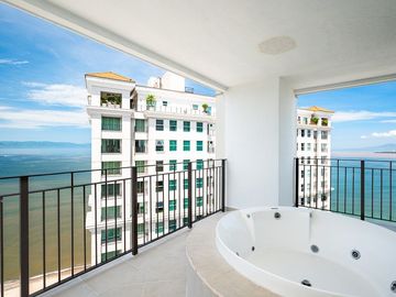En Venta Departamento a Pie de Playa en Grand Venetian, Puerto Vallarta, Jalisco
